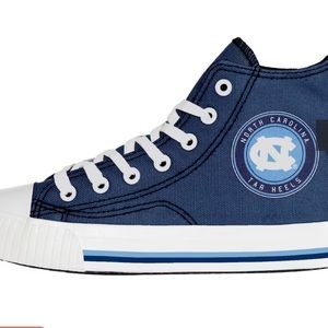 North Carolina Tar Heels FOCO Youth High
Top Canvas Shoe
Size Large: fits 2Y-3Y